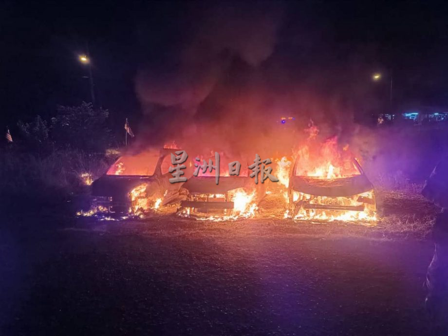 3车突火烧，无人伤亡