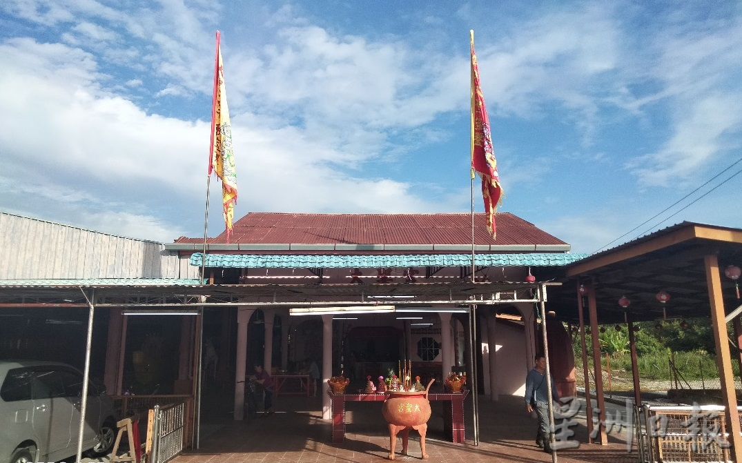 与村民近距离接触 “拥报新村”列车开到双溪古罗