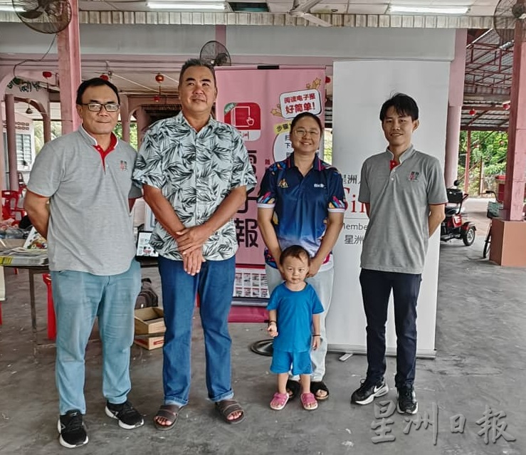 与村民近距离接触 “拥报新村”列车开到双溪古罗