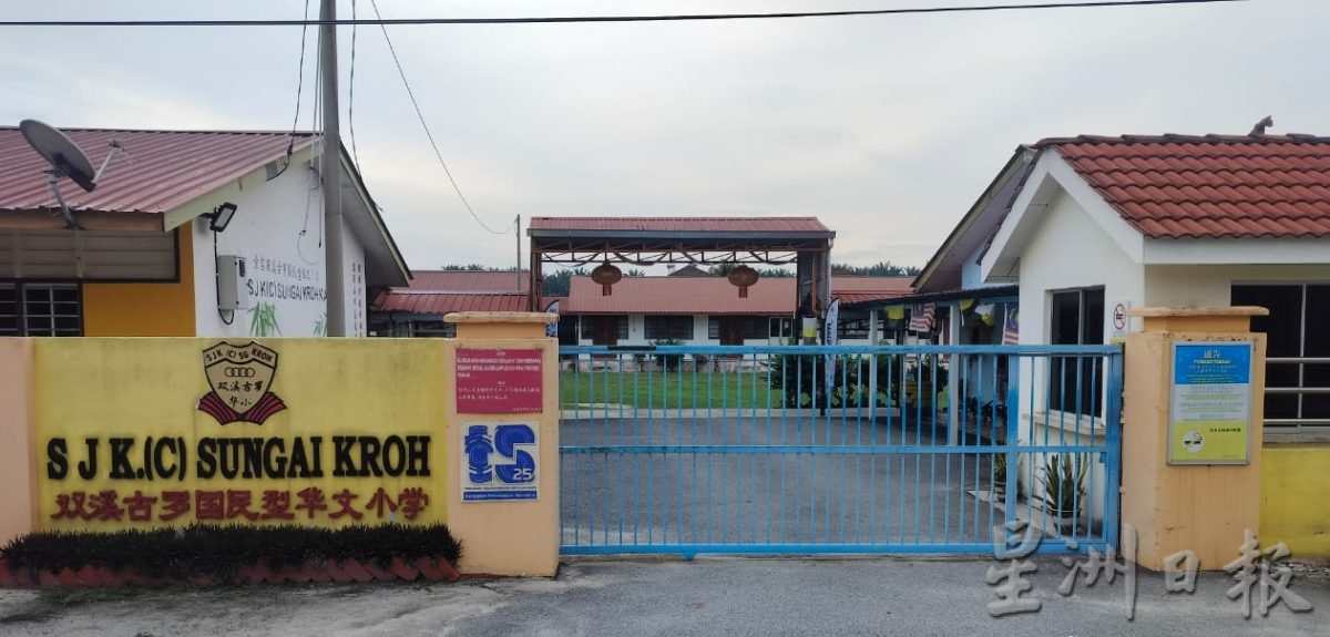 与村民近距离接触 “拥报新村”列车开到双溪古罗