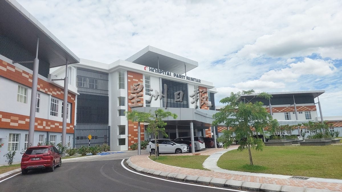 (大北马)巴里文打新医院正式启用 多辆救护车分多次转至病黎至新院