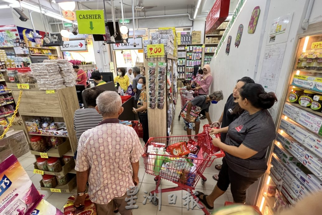 (古城封面主文)100元援助金发放第4天·商民齐盼系统尽快全面顺畅