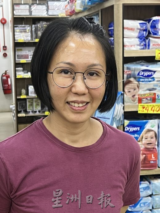 (古城封面主文)100元援助金发放第4天·商民齐盼系统尽快全面顺畅