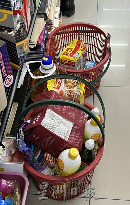 (古城封面主文)100元援助金发放第4天·商民齐盼系统尽快全面顺畅