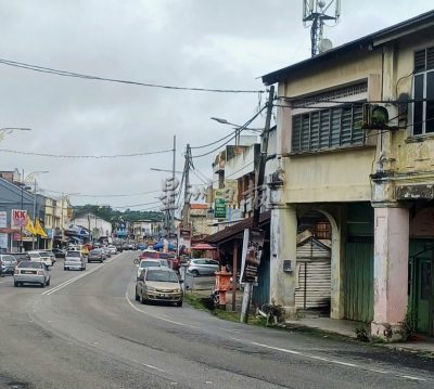 供星洲网：传统茶室墙上书写招牌遭芙蓉市政厅开罚，还被喝令涂掉！业者高喊：67年了，舍不得啊！