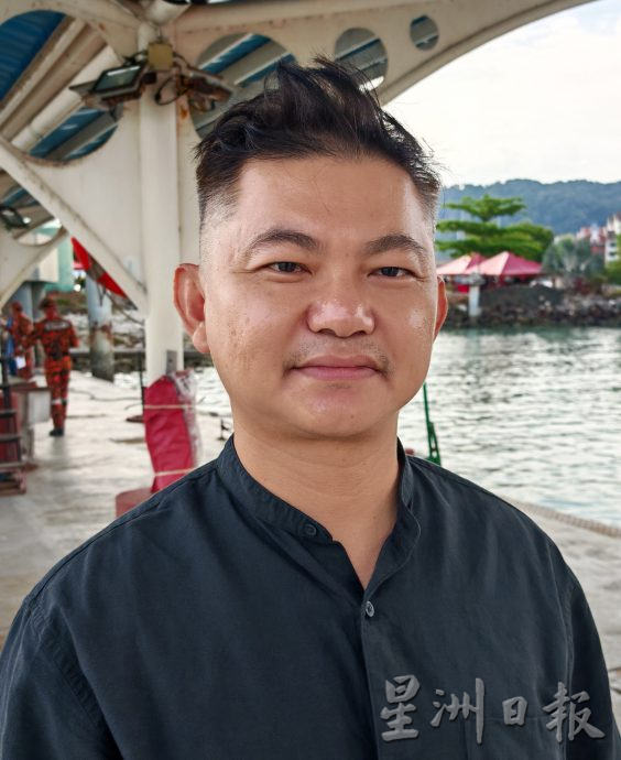 渡轮渔船碰撞起火46人受困 原来是演习虚惊一场