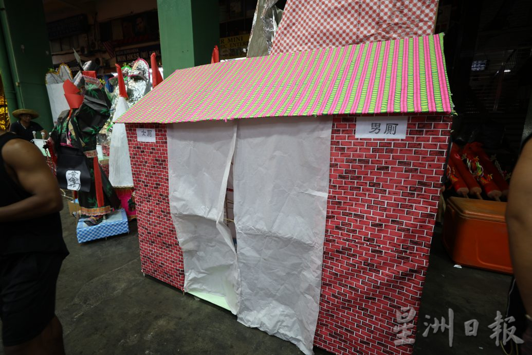 (已签发)大都会版4头:阿罗街盂兰胜会最大“亮点”  一架纸扎私人飞机首次亮相