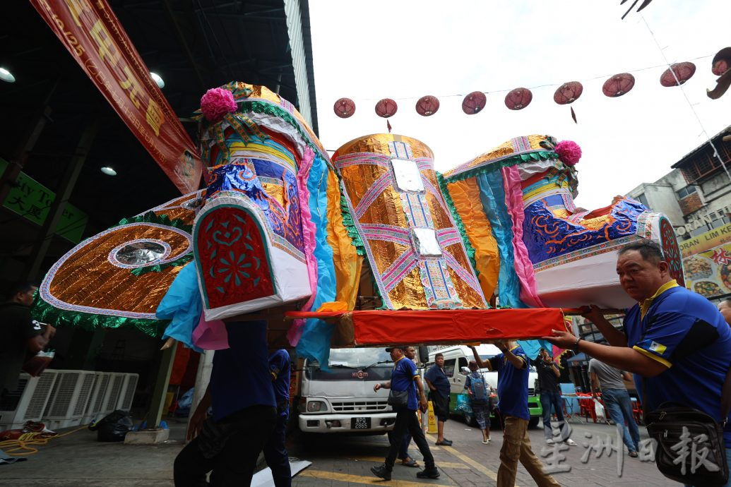 (已签发)大都会版4头:阿罗街盂兰胜会最大“亮点”  一架纸扎私人飞机首次亮相