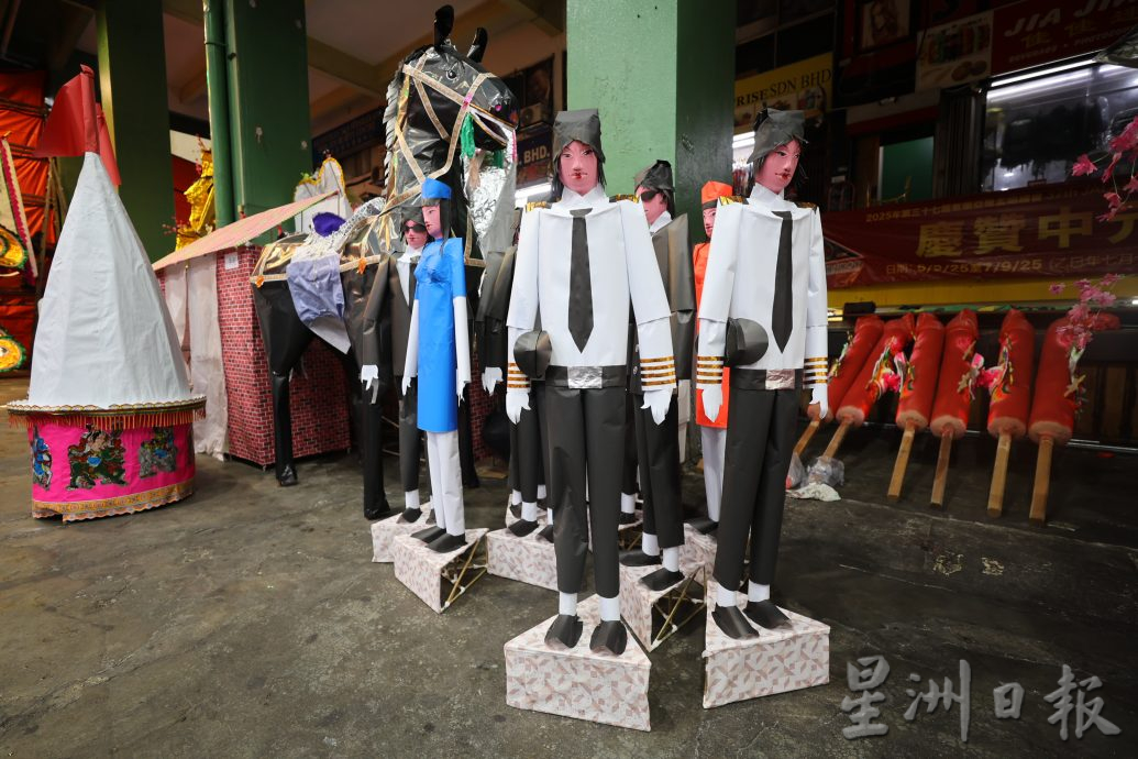 (已签发)大都会版4头:阿罗街盂兰胜会最大“亮点”  一架纸扎私人飞机首次亮相