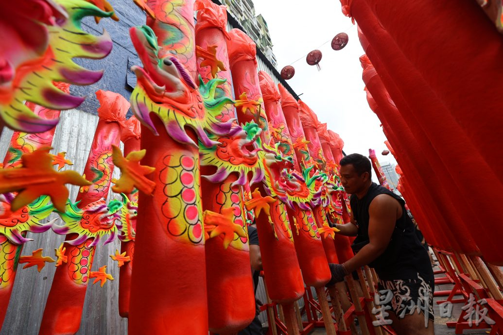 (已签发)大都会版4头:阿罗街盂兰胜会最大“亮点”  一架纸扎私人飞机首次亮相