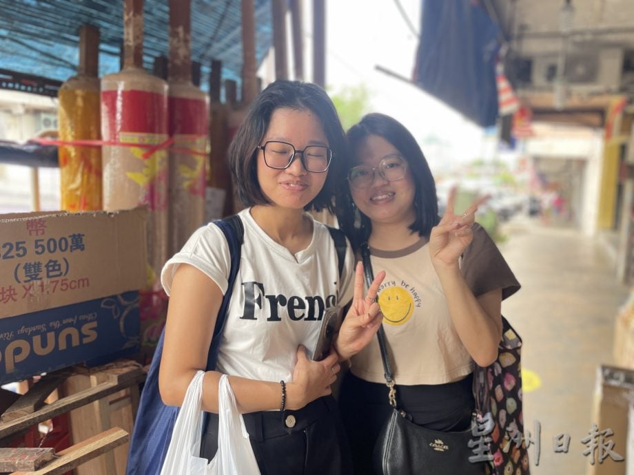 (已签发)柔:封面特稿:纸祭品价格不涨反降 中元祭品销量维持