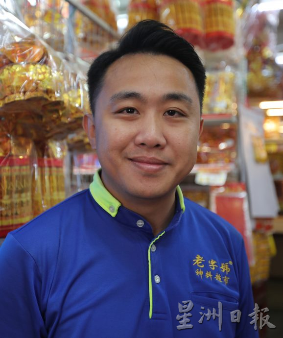 (已签发)柔:封面特稿:纸祭品价格不涨反降 中元祭品销量维持