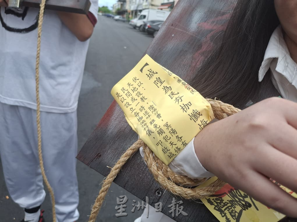 (大北马)城隍爷我有罪!全马首个夯枷赦罪行走1公里