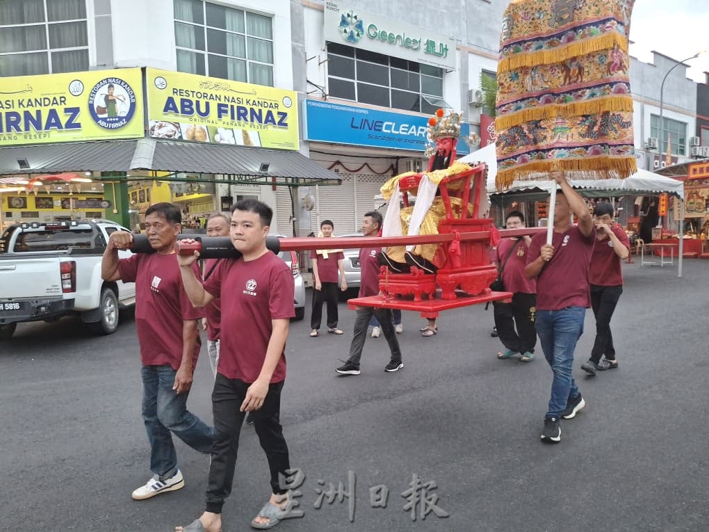(大北马)城隍爷我有罪!全马首个夯枷赦罪行走1公里