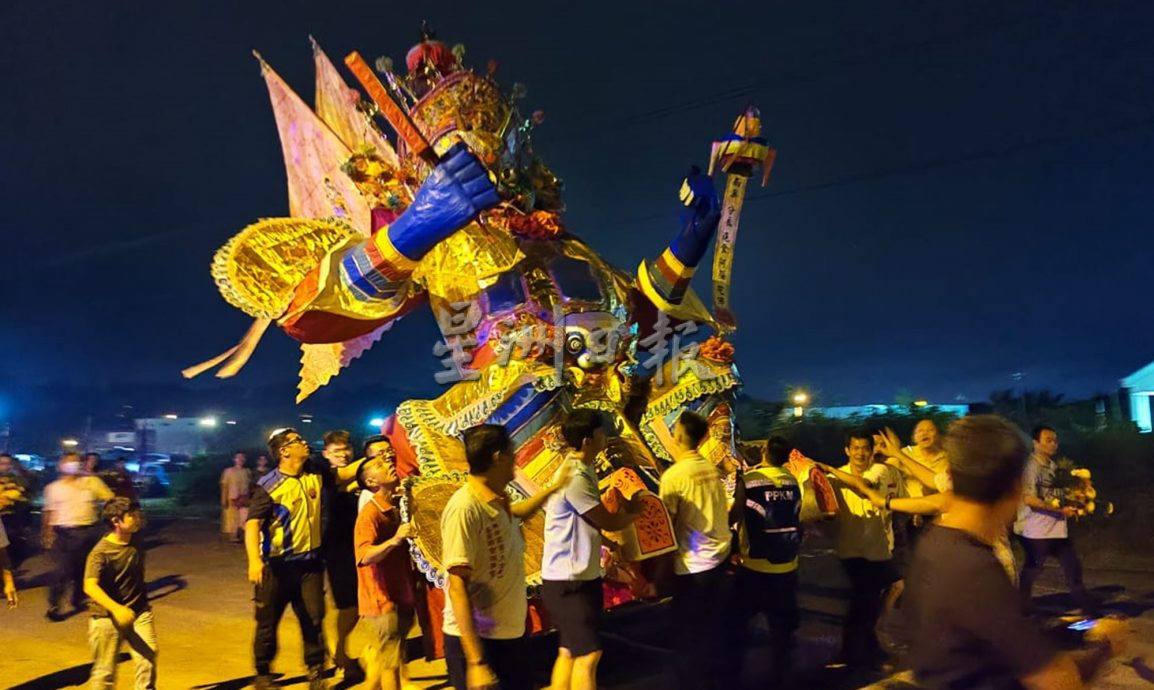 （大北马）新西园大士爷回銮，头部朝偏南的西南方徐徐落下