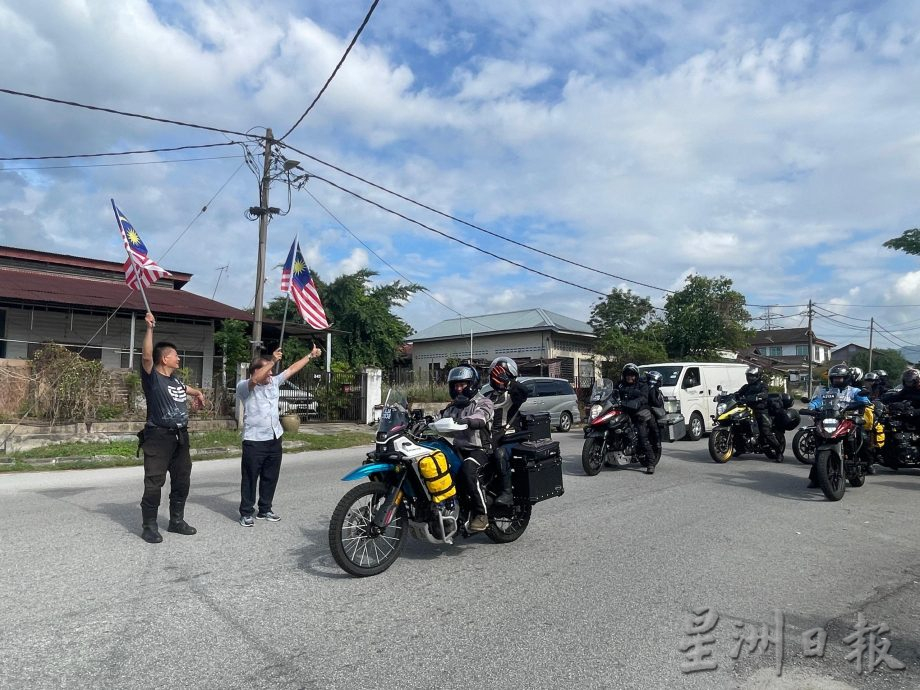 46天跨国摩托游启程 怡摩托车友远征西藏