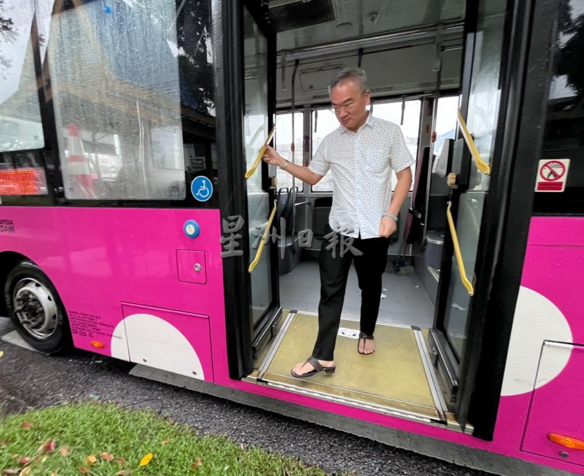 (古城封面主文)邱培栋巡视巴士总站及亲身体验公共交通服务