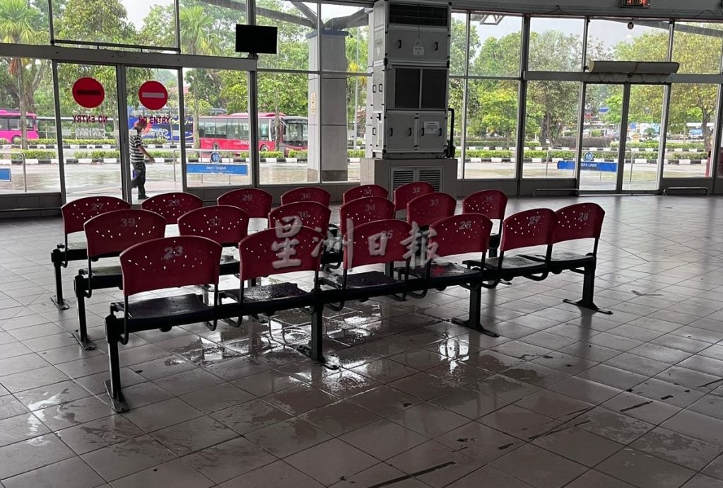 (古城封面主文)邱培栋巡视巴士总站及亲身体验公共交通服务