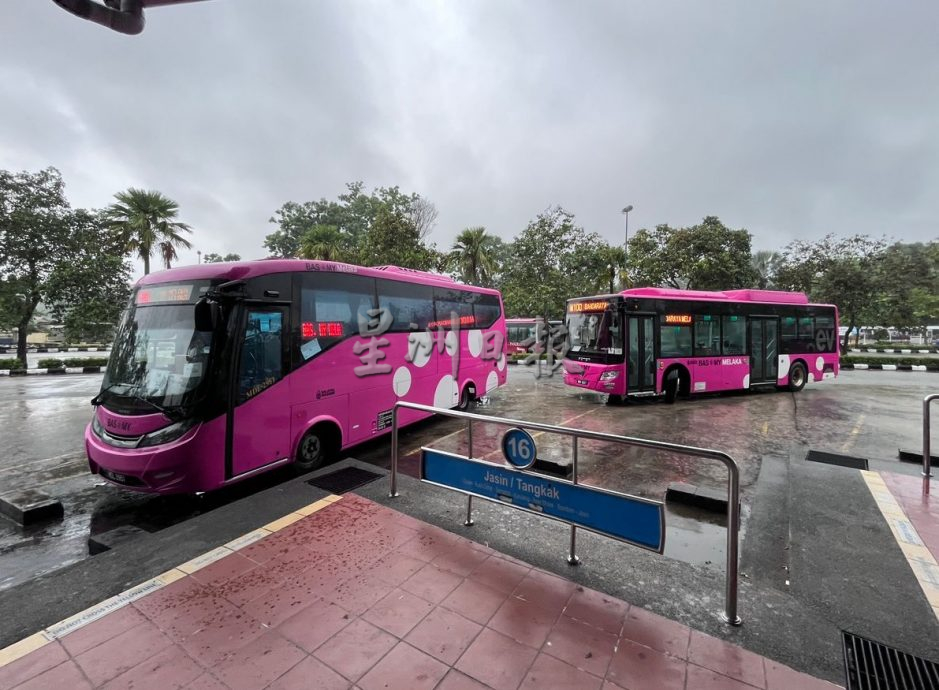 (古城封面主文)邱培栋巡视巴士总站及亲身体验公共交通服务