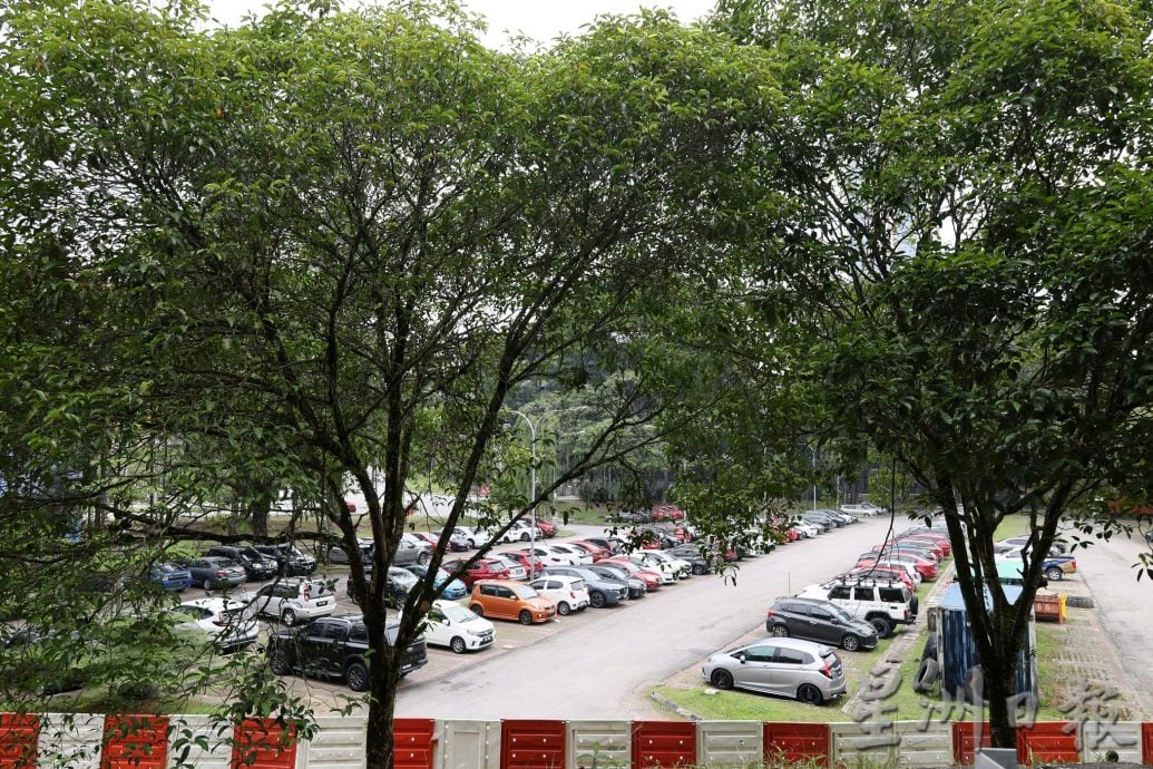 大都会(版2副文)/跟进默布草场是否开放使用