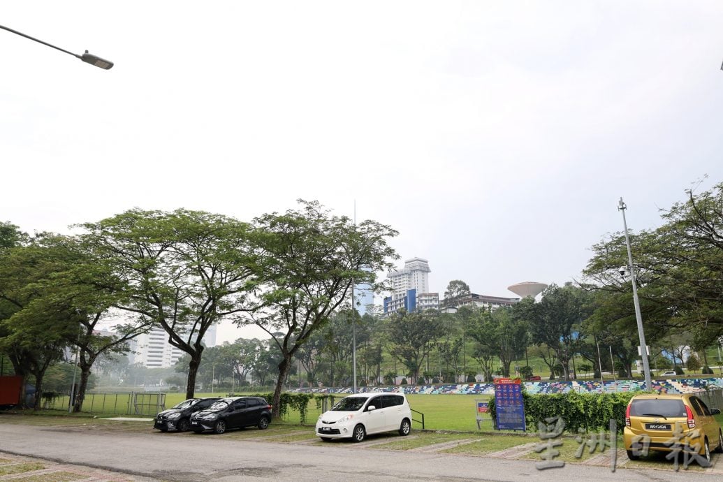 大都会(版2副文)/跟进默布草场是否开放使用