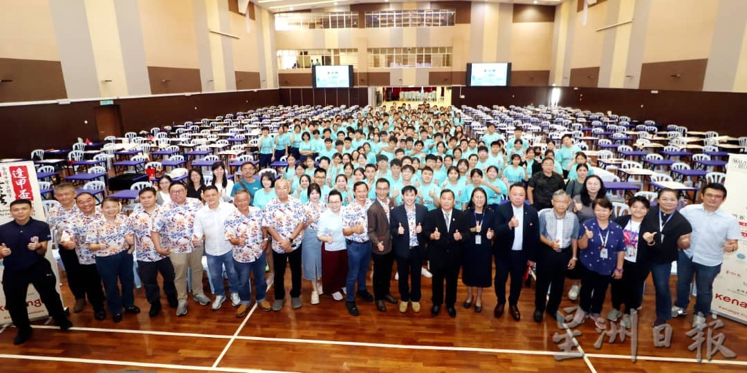 （早报可头）大都会/巴生中华独中场《逢甲杯》正体书法赛