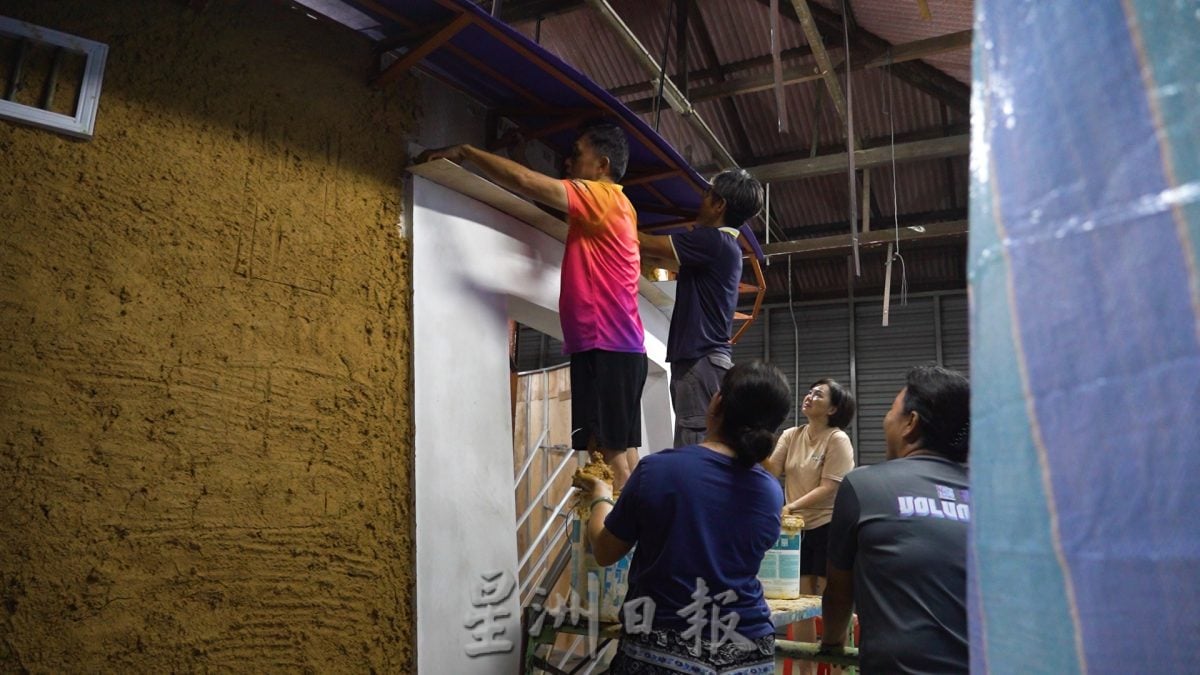 沙威人再写历史 客家土楼“搬”到新村