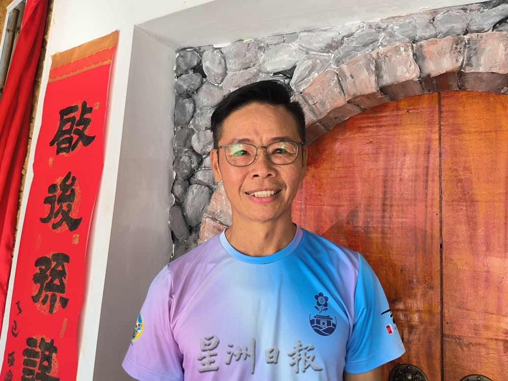 沙威人再写历史 客家土楼“搬”到新村