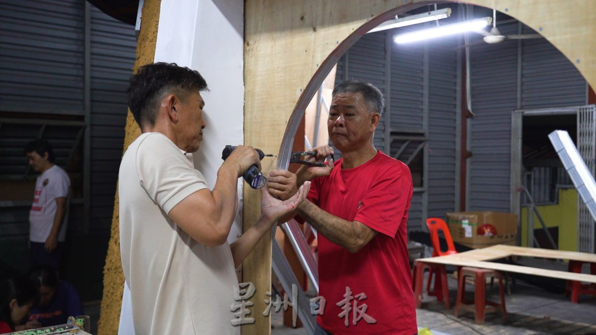 沙威人再写历史 客家土楼“搬”到新村