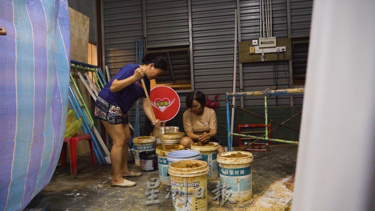 沙威人再写历史 客家土楼“搬”到新村