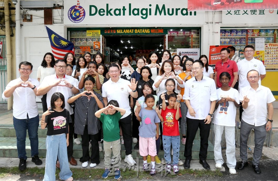 全国版/暖势力/今天下/倪可敏除了兑现捐SARA援助金 也携28孩童选购用品送暖