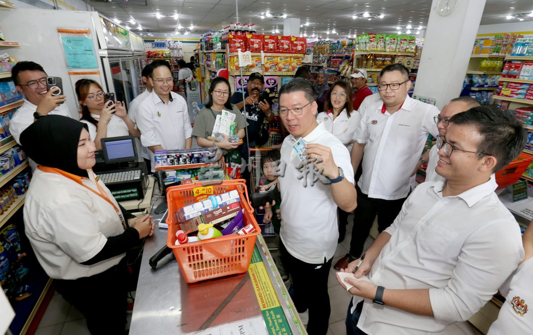 全国版/暖势力/今天下/倪可敏除了兑现捐SARA援助金 也携28孩童选购用品送暖