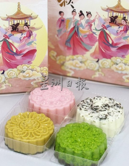 (古城封面主文)中秋月饼市场比拼口感与创新盼脱颖而出