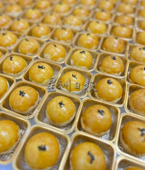 (古城封面主文)中秋月饼市场比拼口感与创新盼脱颖而出