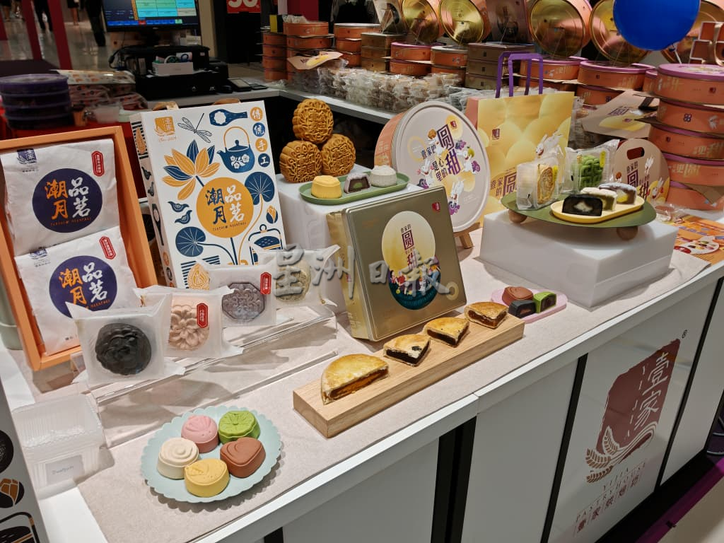 （古城封面副文）华人市场目前冷静预计靠近中秋才热，友族已开始购月饼，填补了农历七月的销量