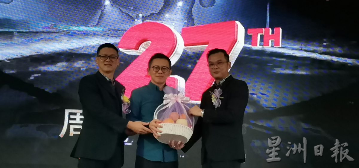 东(已签发):彭亨州摩托车同业公会27周年晚宴