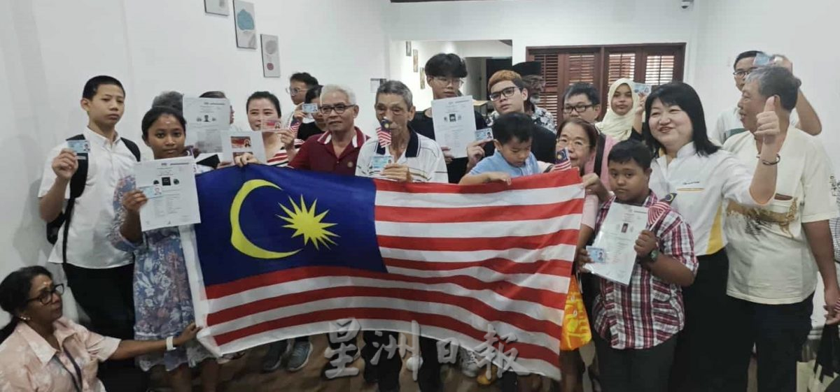 等了67年终成大马公民，退休布商可领援助金可投票