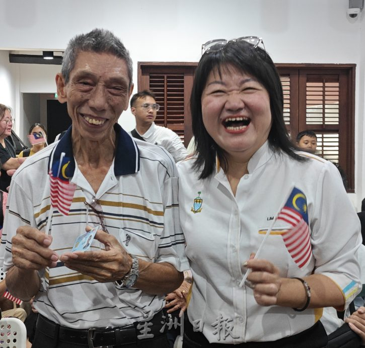 等了67年终成大马公民，退休布商可领援助金可投票