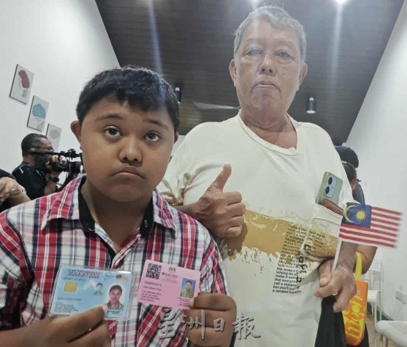 等了67年终成大马公民，退休布商可领援助金可投票