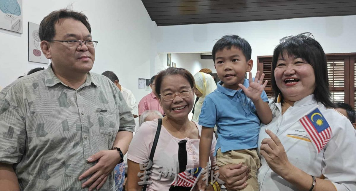 等了67年终成大马公民，退休布商可领援助金可投票