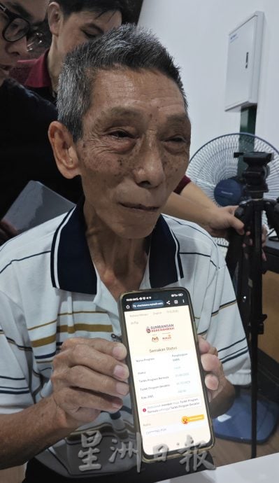 等了67年终成大马公民，退休布商可领援助金可投票