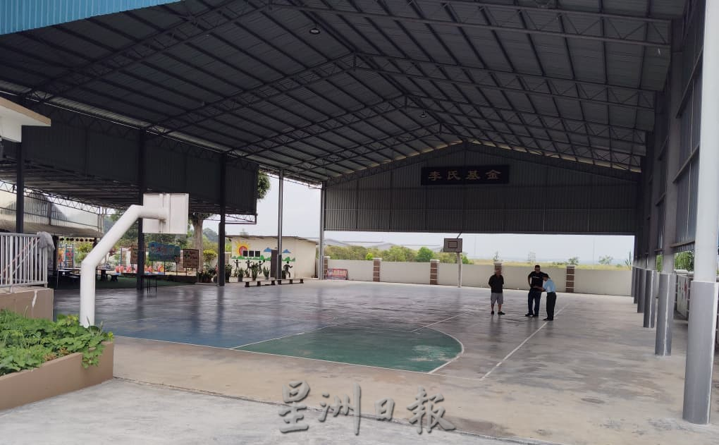 垃圾无处清排水无处流 勤德学校盼当局正视多重问题