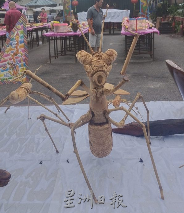 柔：版头：特稿：创艺妙用竹树，仿制昆虫引众瞩目