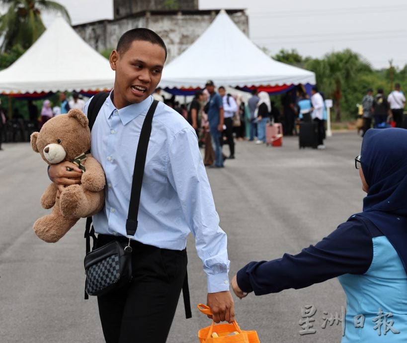 东(已签发):国民服务第三批男学员到北根报到