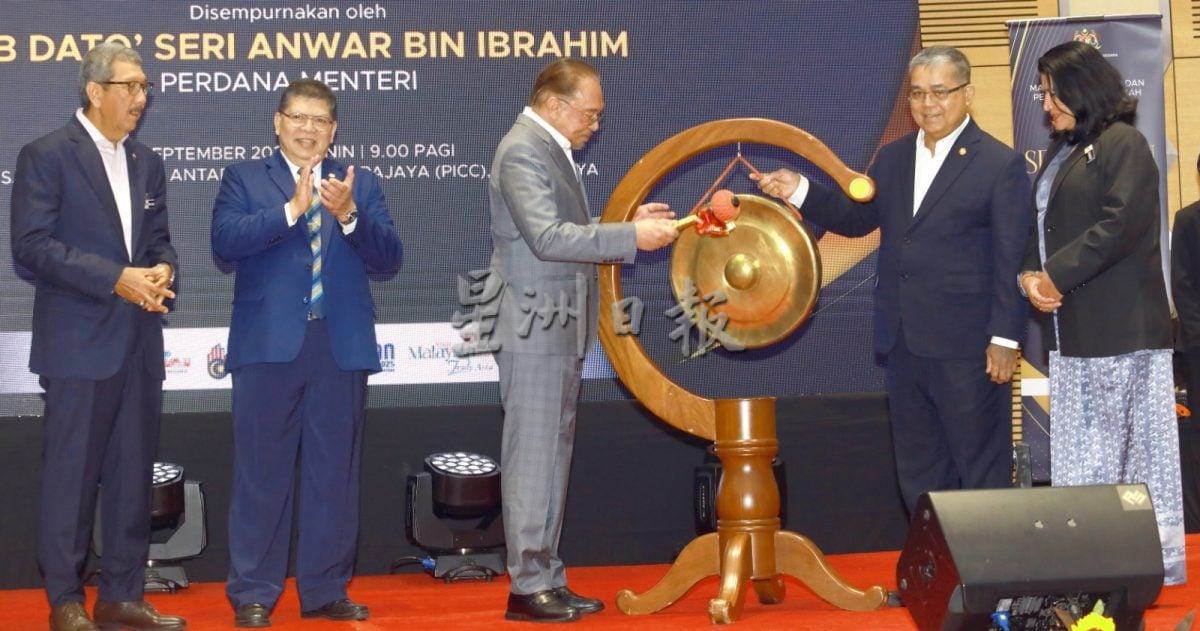 安华：迈向人工智能，也要重视历史和道德