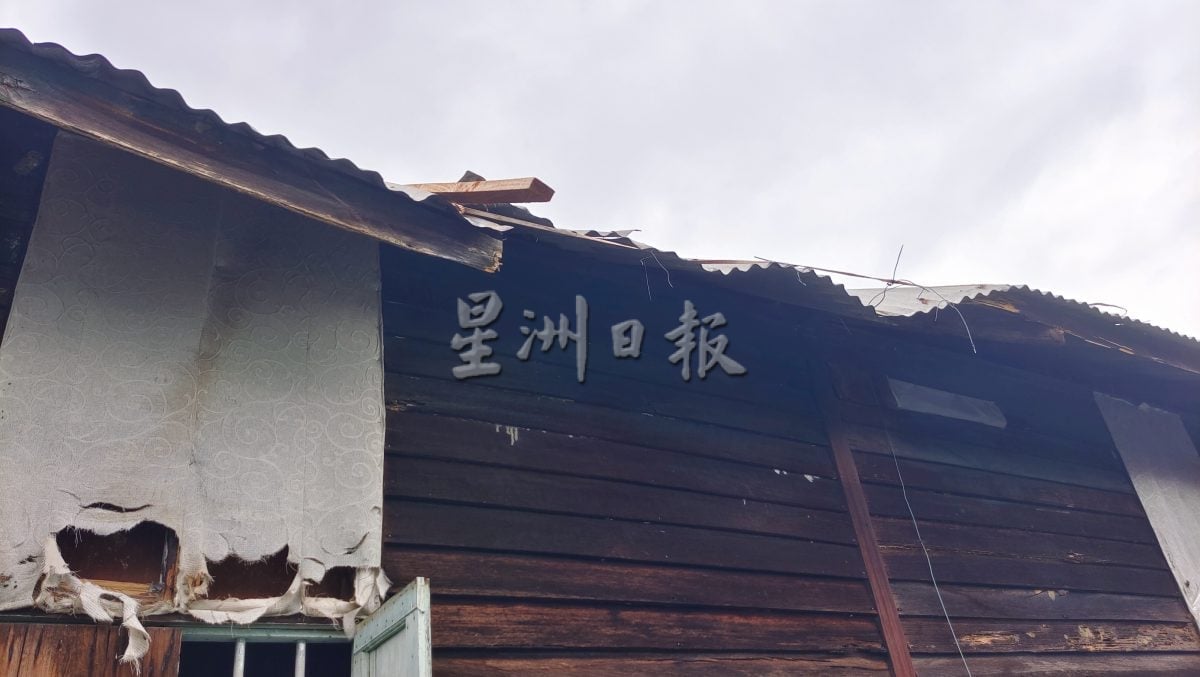 供星洲网：首相送上“意外惊喜” 三兄弟祖屋喜获8万拨款重建危屋