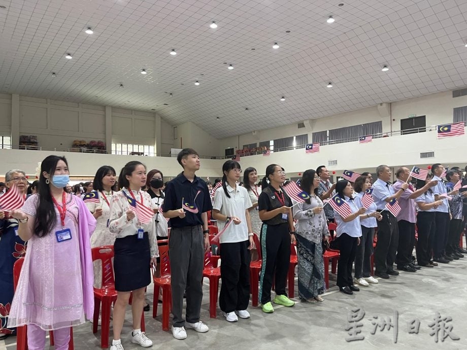 霹:请签网∕第五版头∕深斋中学庆国庆大马日 唱爱国歌士气高昂