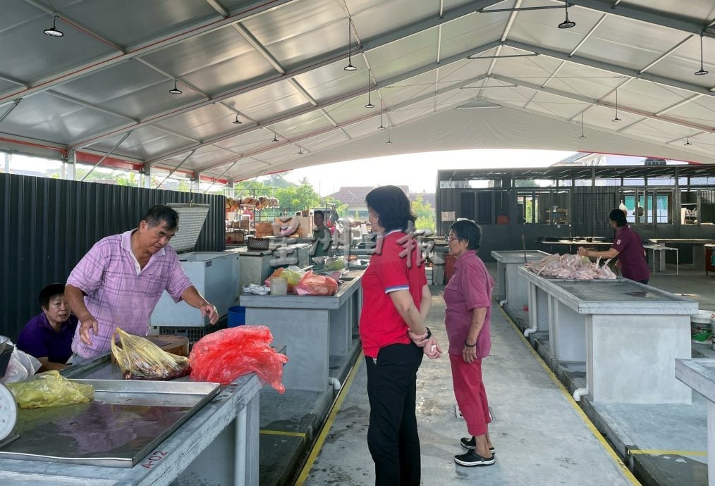 霹:请签网∕第二版头∕大和园临时巴刹今日启用 小贩明天全面开档