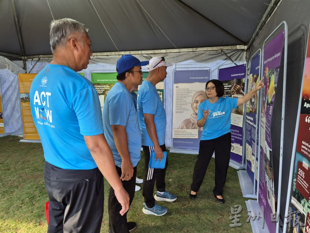 东：已签发：两年一度的“和平之跑”登嘉楼站在甘马挽热烈举行，吸引约350名参与者齐聚一堂，共同奔跑，传递和平与和谐的讯息。