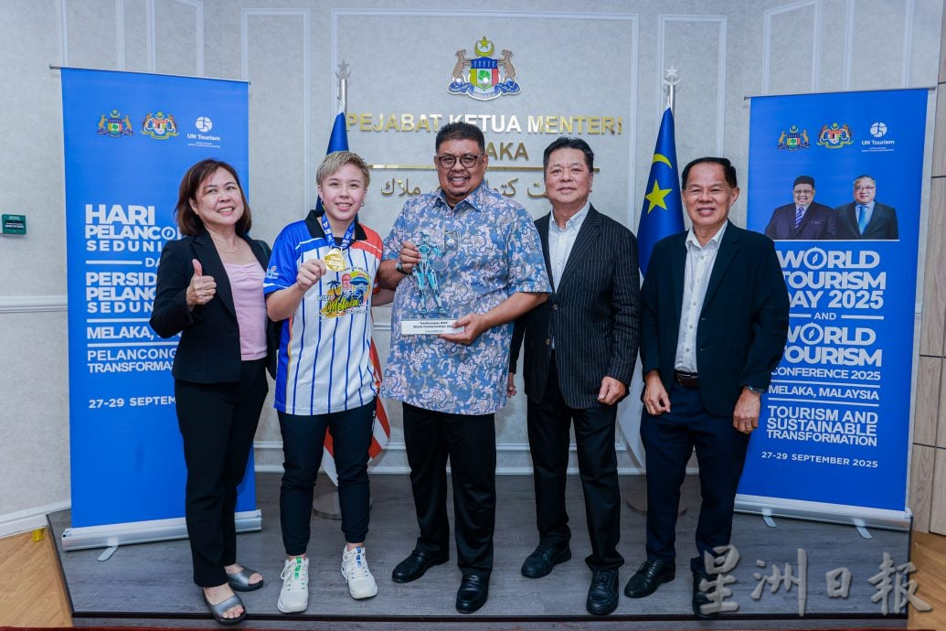 （古城第五版主文）甲州政府颁发5万令吉特别奖励杜依蔚